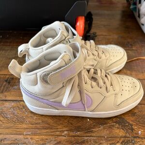 Nike Kids High-Top Sneakers in Beige with Lavender Swoosh